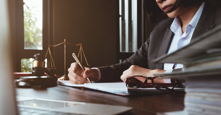 10 gute Gründe Gewerkschafts­mitglied zu sein: Dienstrechtliche Unterstützung