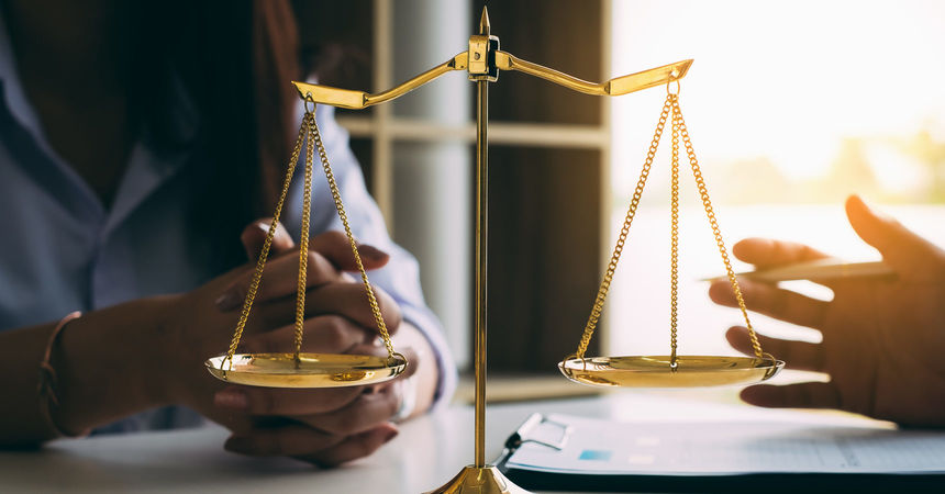 10 gute Gründe Gewerkschafts­mitglied zu sein: Rechtsschutz und Beratung